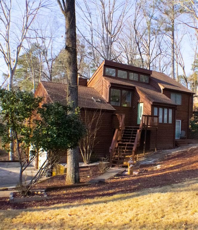 3 bedroom, 3 bathroom, 2,666 sq ft single family residence sold at 715 Lake Top Way, Roswell, GA 30076