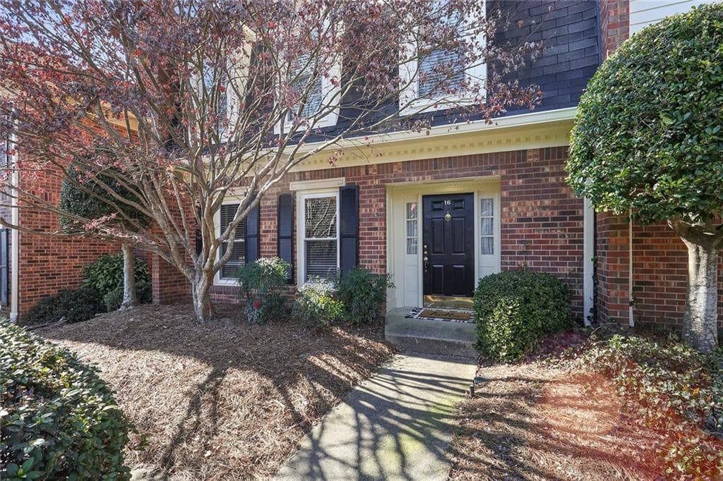 2 bedroom, 3 bathroom, 1,524 sq ft condominium sold at 16 Stratford Hall Place, Atlanta, GA 30342
