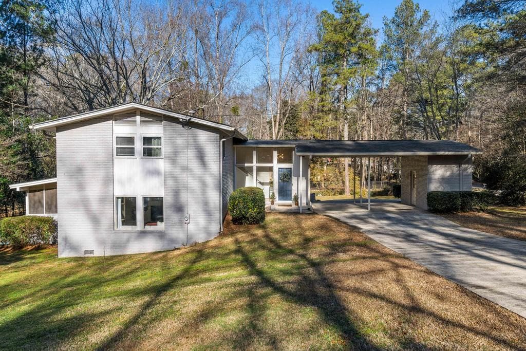 3 bedroom, 3 bathroom, 1,960 sq ft single family residence sold at 3327 Embry Circle, Atlanta, GA 30341
