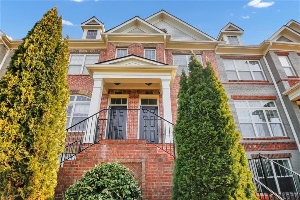 3 bedroom, 4 bathroom, 1,812 sq ft townhouse sold at 7170 Glisten Avenue, Atlanta, GA 30328