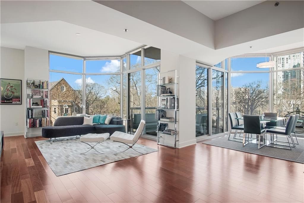 2 bedroom, 3 bathroom, 1,680 sq ft condominium sold at 2795 Peachtree Road 401, Atlanta, GA 30305