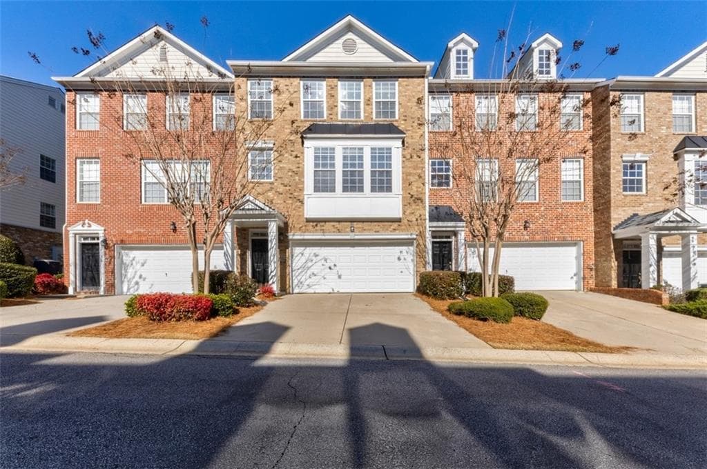 3 bedroom, 4 bathroom, 2,332 sq ft townhouse sold at 3739 Chattahoochee Summit Drive 2, Atlanta, GA 30339