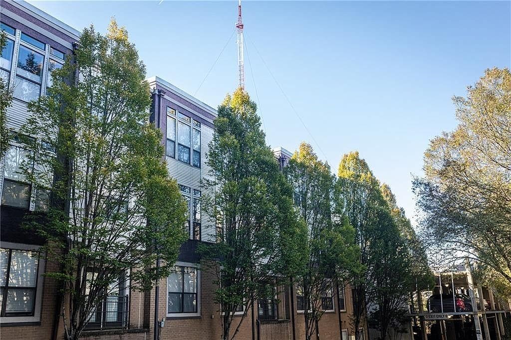 1 bedroom, 1 bathroom, 793 sq ft condominium sold at 821 Ralph Mcgill Boulevard 3214, Atlanta, GA 30306 — photo 1 of 1
