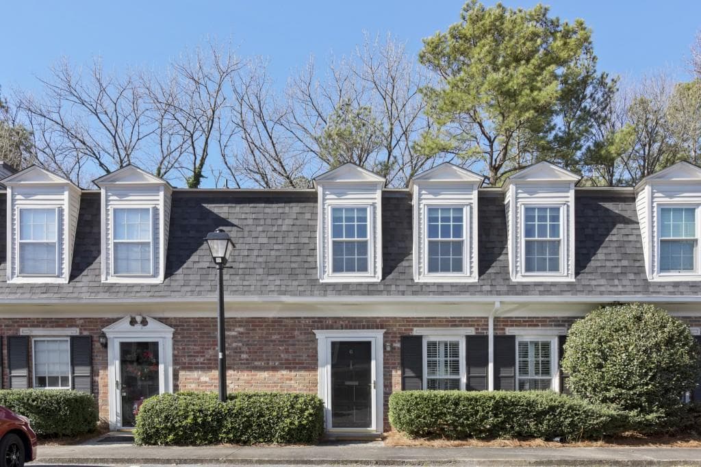 2 bedroom, 3 bathroom, 1,320 sq ft condominium sold at 6 Valley Forge Place, Atlanta, GA 30318