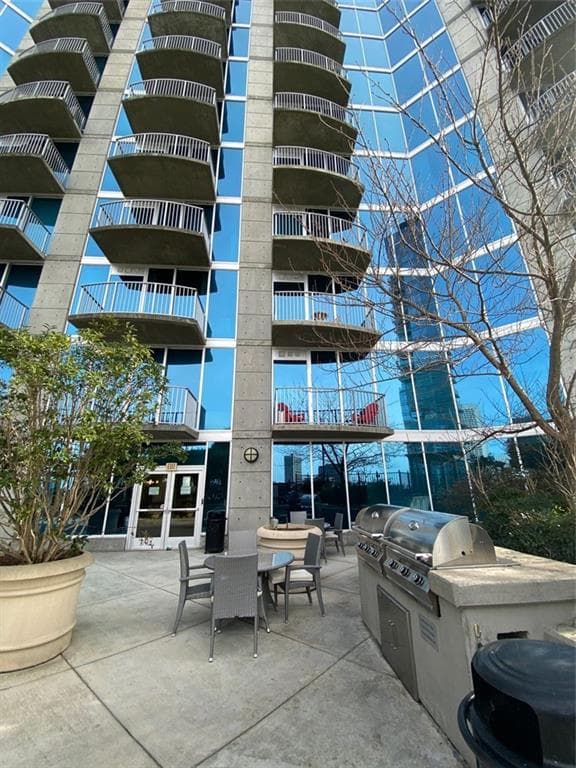 1 bedroom, 1 bathroom, 763 sq ft condominium sold at 400 W Peachtree Street 1209, Atlanta, GA 30308