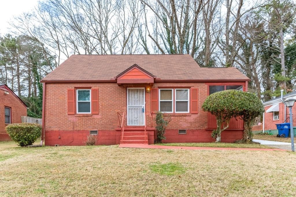 4 bedroom, 1 bathroom, 1,101 sq ft single family residence sold at 425 Greencove Lane, Atlanta, GA 30316
