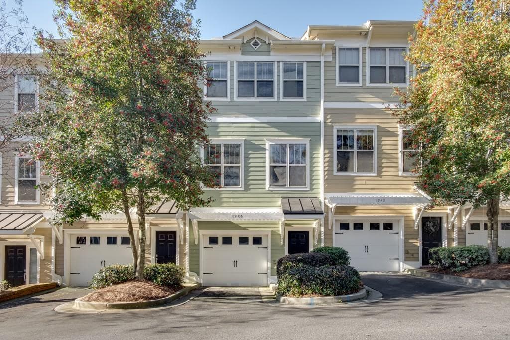3 bedroom, 4 bathroom, 1,822 sq ft townhouse sold at 1940 Sterling Oaks Circle, Brookhaven, GA 30319
