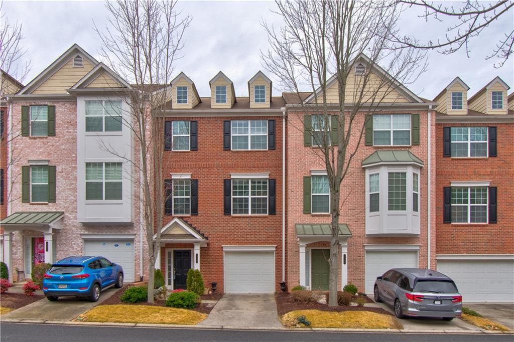 3 bedroom, 4 bathroom townhouse sold at 5240 Wellsley Bend, Alpharetta, GA 30005
