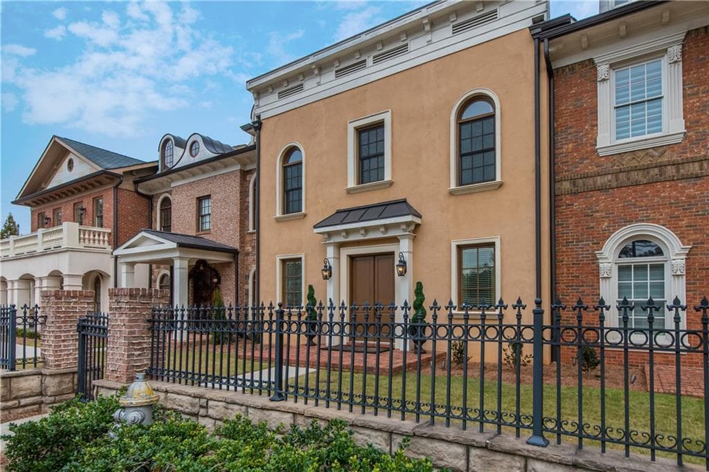 4 bedroom, 5 bathroom, 3,400 sq ft townhouse sold at 3113 Lenox Road 3, Atlanta, GA 30324