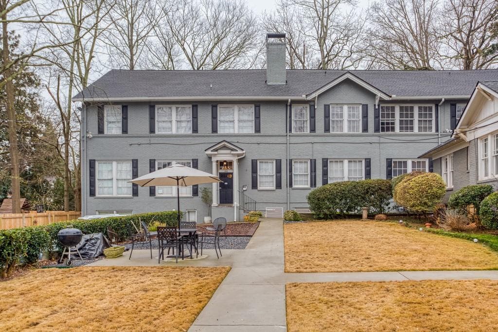 1 bedroom, 1 bathroom, 600 sq ft condominium sold at 1350 N Morningside Drive 13, Atlanta, GA 30306 — photo 1 of 1