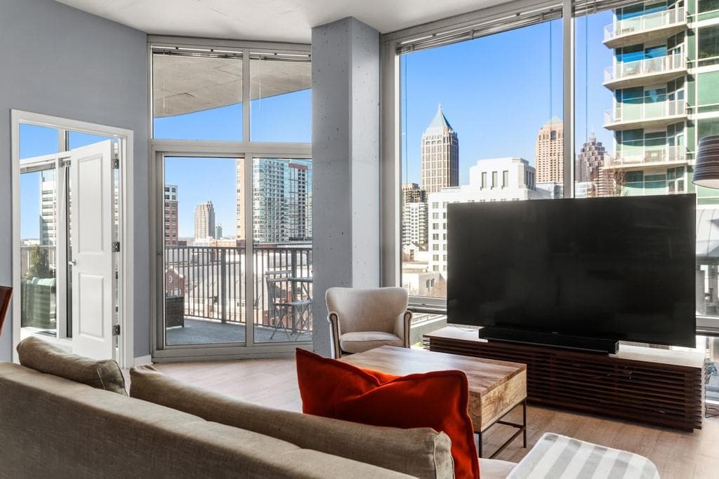 923 Peachtree Street 928, Atlanta, GA 30309 — most recent listing photo