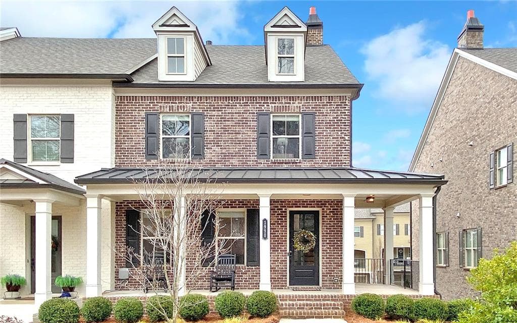 3 bedroom, 4 bathroom, 2,392 sq ft townhouse sold at 1990 Forte Lane, Alpharetta, GA 30009
