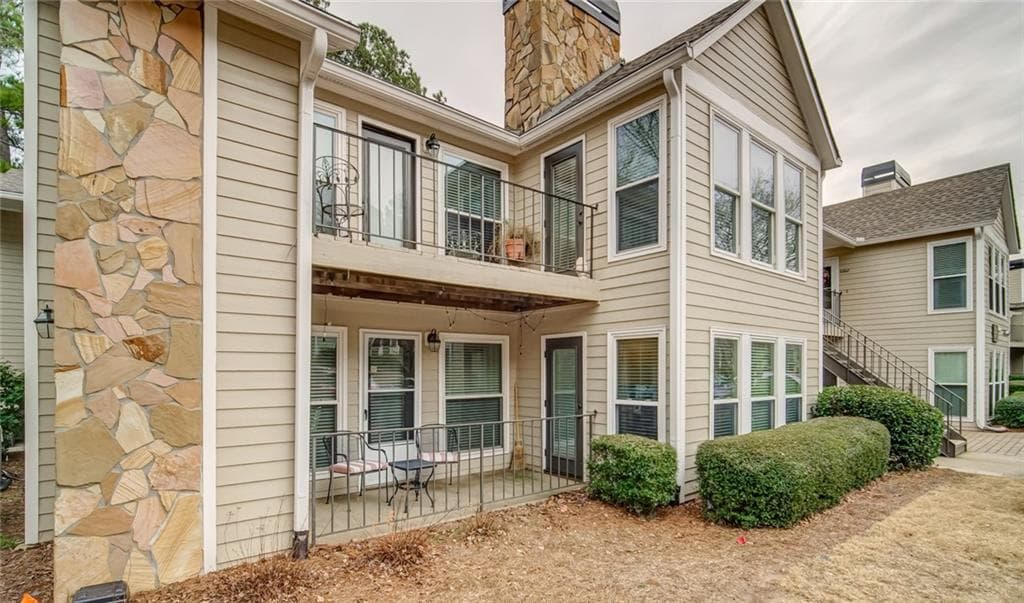 2 bedroom, 2 bathroom, 1,157 sq ft condominium sold at 2200 Lake Pointe Circle, Roswell, GA 30075
