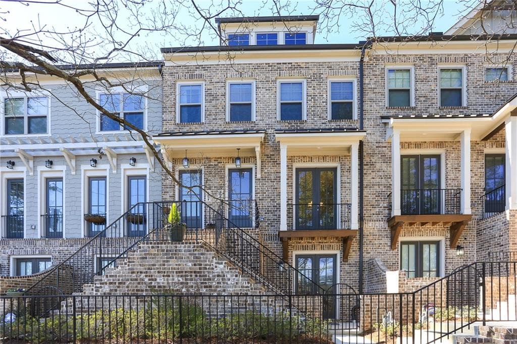 3 bedroom, 4 bathroom, 2,240 sq ft townhouse sold at 3553 Parkside Way, Brookhaven, GA 30319