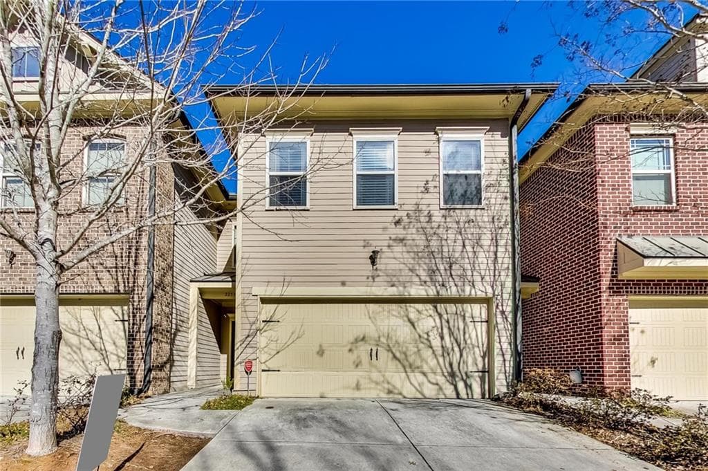 3 bedroom, 3 bathroom, 2,282 sq ft townhouse sold at 2233 W Village Lane 16, Smyrna, GA 30080