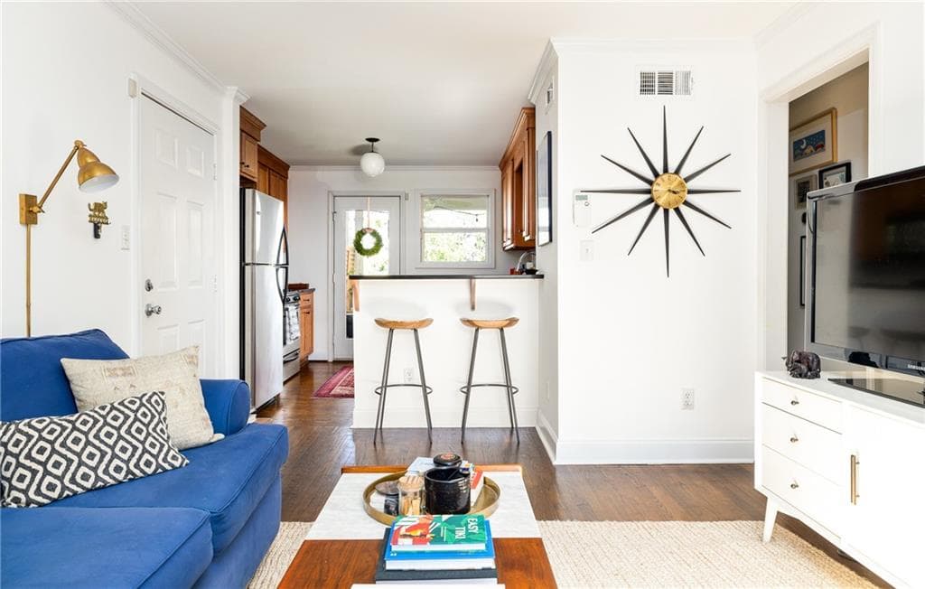 2 bedroom, 1 bathroom, 676 sq ft condominium sold at 1067 Alta Avenue 16, Atlanta, GA 30307
