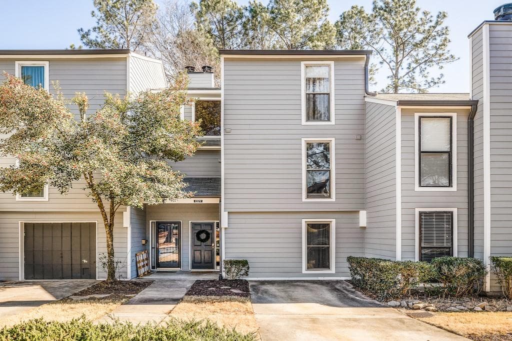 1029 Riverbend Club Drive, Atlanta, GA 30339 — most recent listing photo
