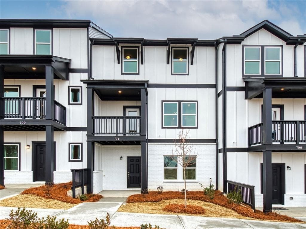4 bedroom, 4 bathroom, 2,038 sq ft townhouse sold at 704 Mulberry Walk, Woodstock, GA 30188