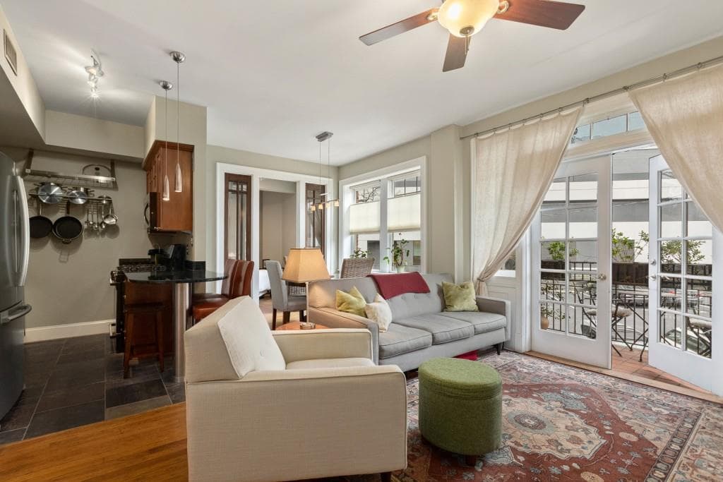 1 bedroom, 1 bathroom, 834 sq ft condominium sold at 908 Juniper Street 204, Atlanta, GA 30309