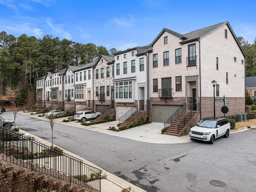 4 bedroom, 4 bathroom, 2,816 sq ft townhouse sold at 1700 Foxhall Drive, Atlanta, GA 30338