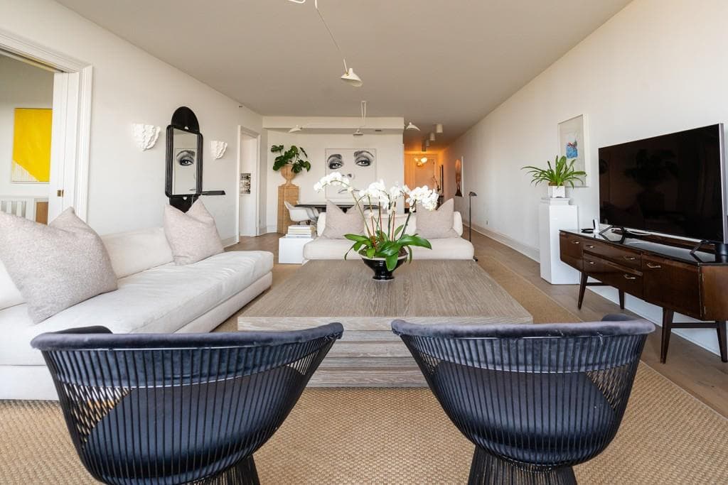 2 bedroom, 2 bathroom, 1,855 sq ft condominium sold at 2660 Peachtree Road 25D, Atlanta, GA 30305