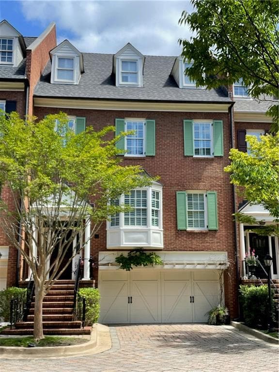 3 bedroom, 4 bathroom, 3,125 sq ft townhouse sold at 3685 Peachtree Road 17, Atlanta, GA 30319