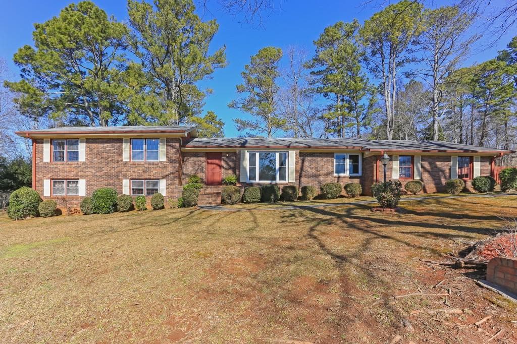 4 bedroom, 3 bathroom, 2,400 sq ft single family residence sold at 1113 Lincoln Drive, Marietta, GA 30066
