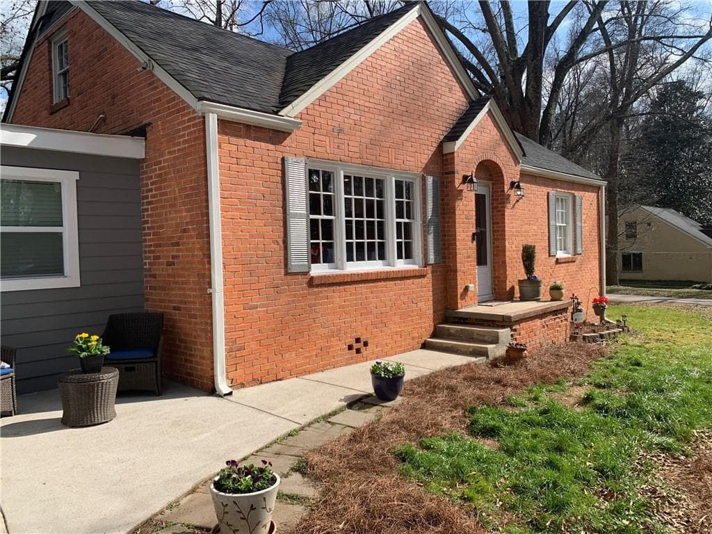 3 bedroom, 3 bathroom, 1,800 sq ft single family residence sold at 1130 Walker Drive, Decatur, GA 30030