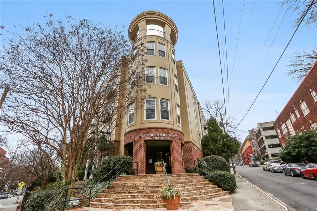 2 bedroom, 2 bathroom, 1,212 sq ft condominium sold at 1029 Piedmont Avenue 305, Atlanta, GA 30309