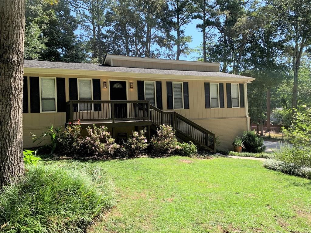 3 bedroom, 3 bathroom, 3,100 sq ft single family residence sold at 200 Denna Drive, Alpharetta, GA 30009