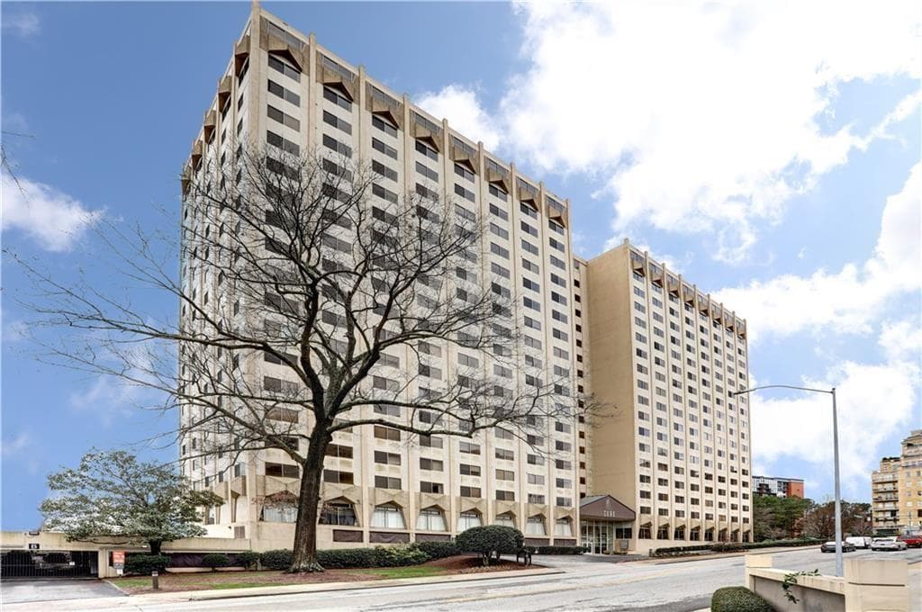 1 bedroom, 1 bathroom, 837 sq ft condominium sold at 2479 Peachtree Road 604, Atlanta, GA 30305