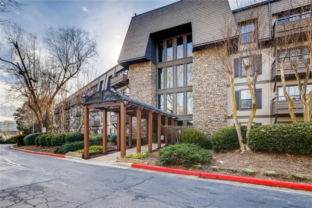 1204 Highland Bluff Drive 204, Atlanta, GA 30339 — most recent listing photo