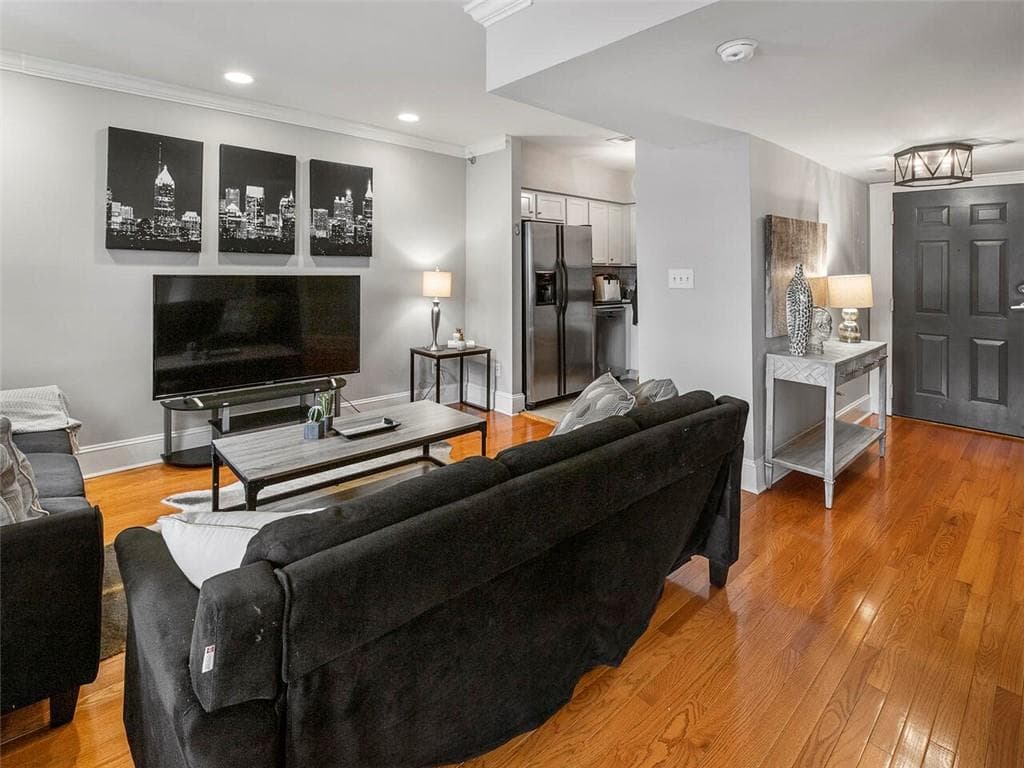 2 bedroom, 3 bathroom, 1,576 sq ft condominium sold at 2855 Peachtree Road 311, Atlanta, GA 30305