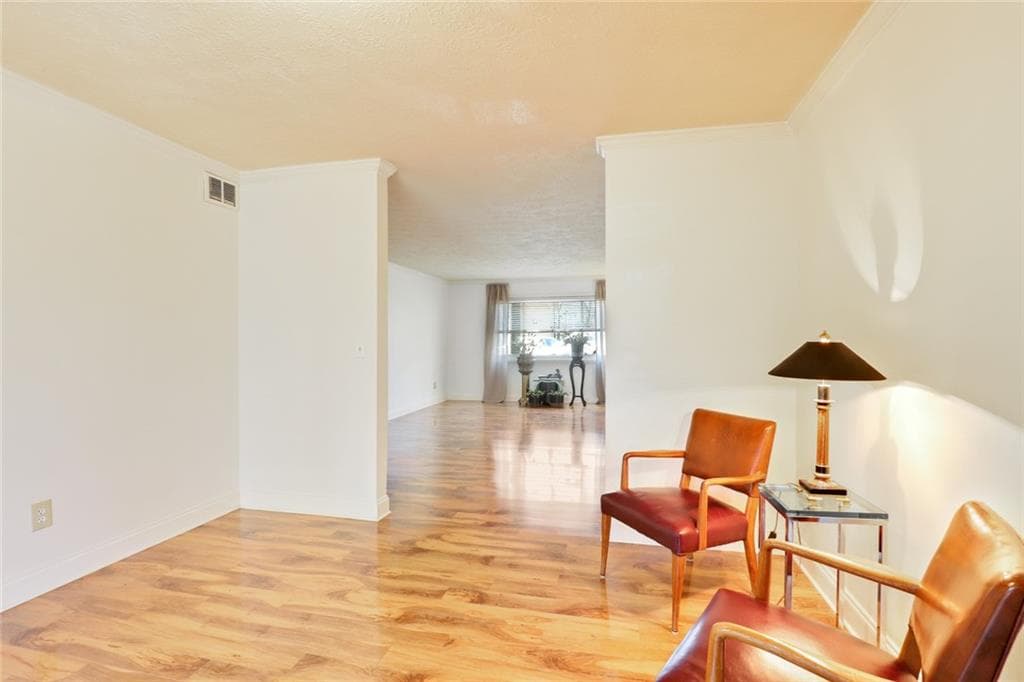 3 bedroom, 2 bathroom, 1,300 sq ft condominium sold at 115 Biscayne Drive G2, Atlanta, GA 30309