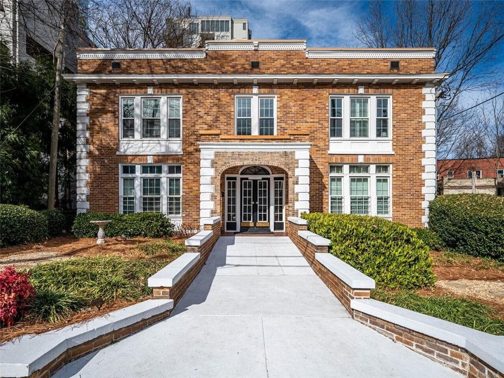 1 bedroom, 1 bathroom, 623 sq ft condominium sold at 242 12th Street 9, Atlanta, GA 30309