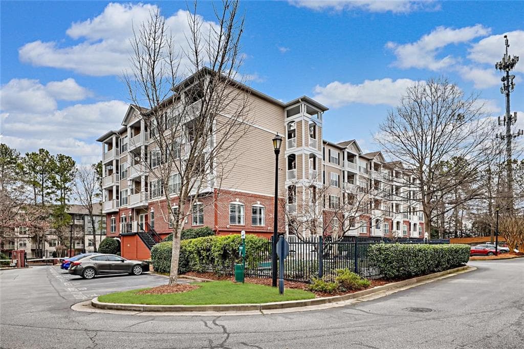 1 bedroom, 1 bathroom, 549 sq ft condominium sold at 4333 Dunwoody Park 1202, Dunwoody, GA 30338