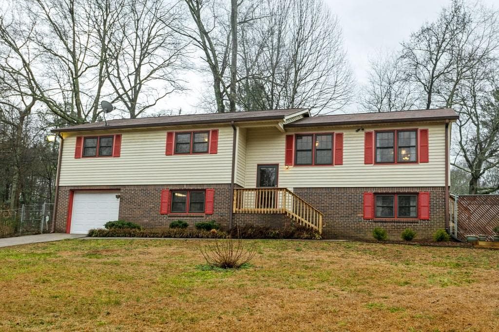 4 bedroom, 2 bathroom, 2,956 sq ft single family residence sold at 142 N River, Woodstock, GA 30188