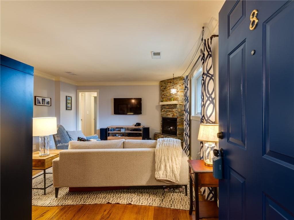 2 bedroom, 1 bathroom, 776 sq ft condominium sold at 394 6th Street 8, Atlanta, GA 30308