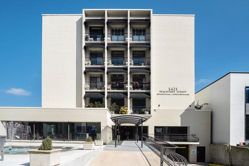 2 bedroom, 2 bathroom, 1,005 sq ft condominium sold at 1421 Peachtree Street 110, Atlanta, GA 30309