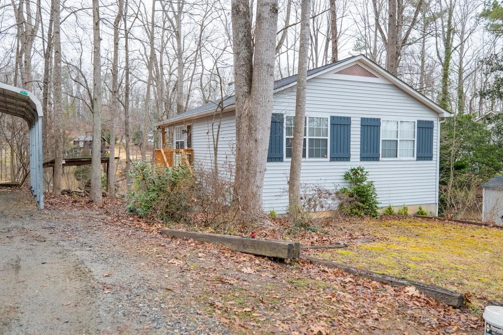 3 bedroom, 2 bathroom, 1,610 sq ft single family residence sold at 9285 Crystal Springs Road, Gainesville, GA 30506