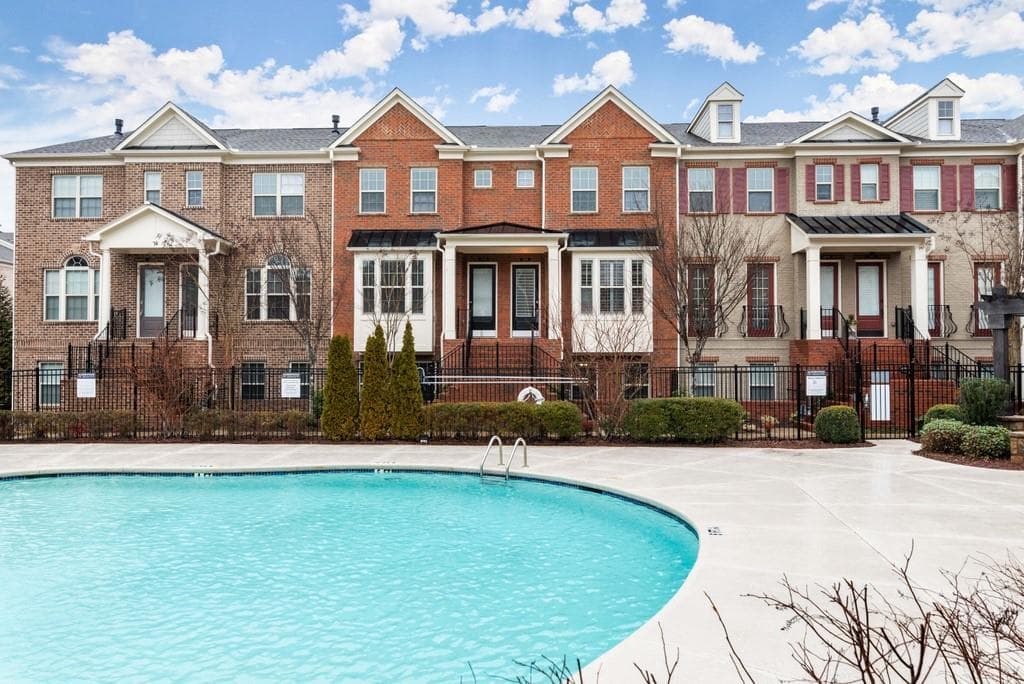 207 Alderwood Point, Atlanta, GA 30328 — most recent listing photo