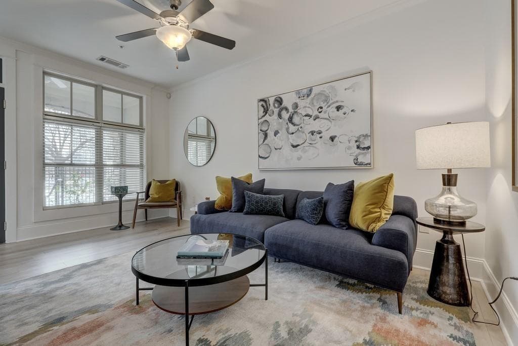 1 bedroom, 1 bathroom, 557 sq ft condominium sold at 625 Piedmont Avenue 102, Atlanta, GA 30308