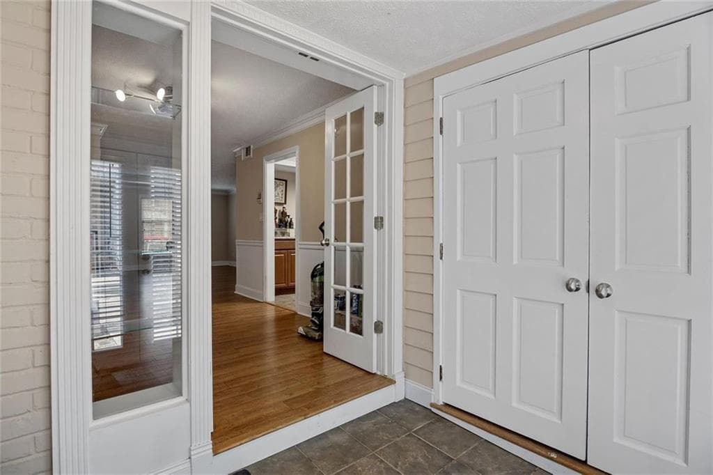 2 bedroom, 2 bathroom, 1,026 sq ft condominium sold at 6700 Roswell Road 22E, Atlanta, GA 30328