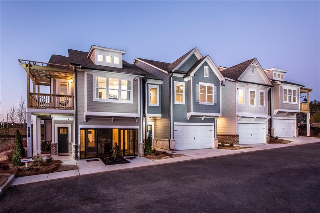 3 bedroom, 3 bathroom, 1,998 sq ft townhouse sold at 370 Hayden Circle, Woodstock, GA 30189