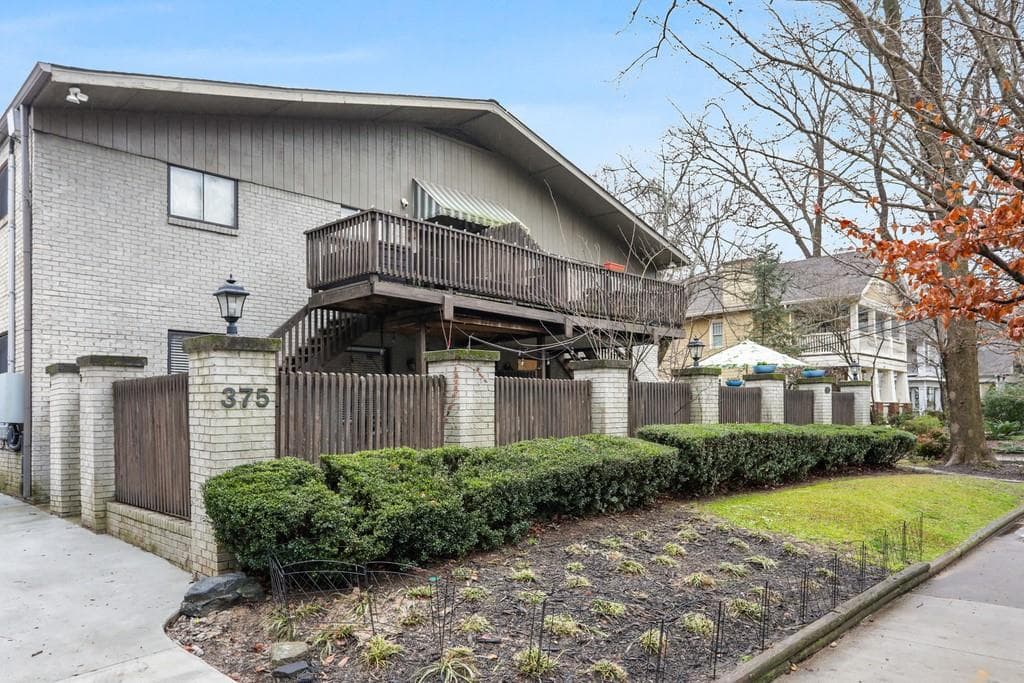 2 bedroom, 1 bathroom, 775 sq ft condominium sold at 375 6th Street 1, Atlanta, GA 30308