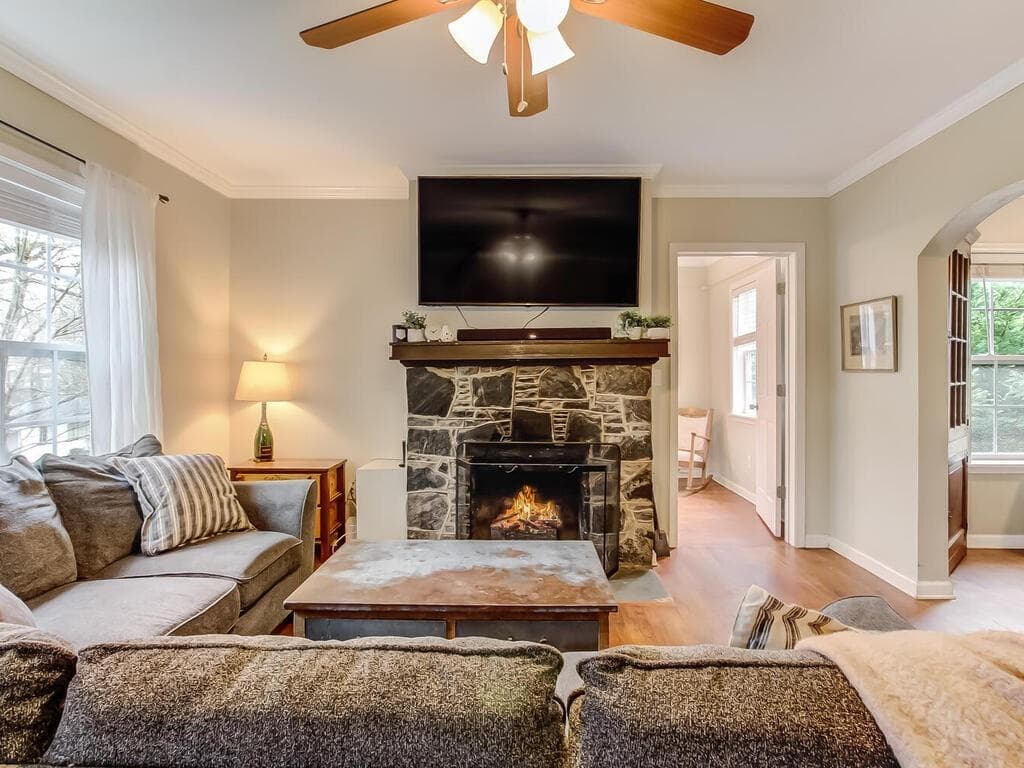 1905 W Forrest Avenue, East Point, GA 30344 — most recent listing photo