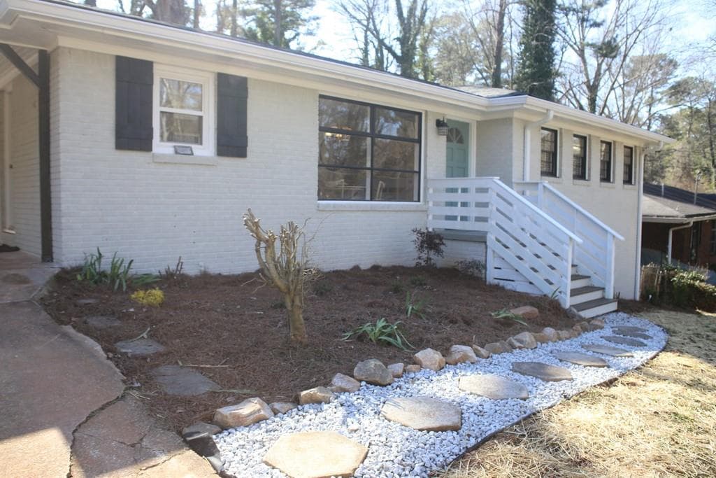 3 bedroom, 3 bathroom, 1,950 sq ft single family residence sold at 3483 Glensford Drive, Decatur, GA 30032