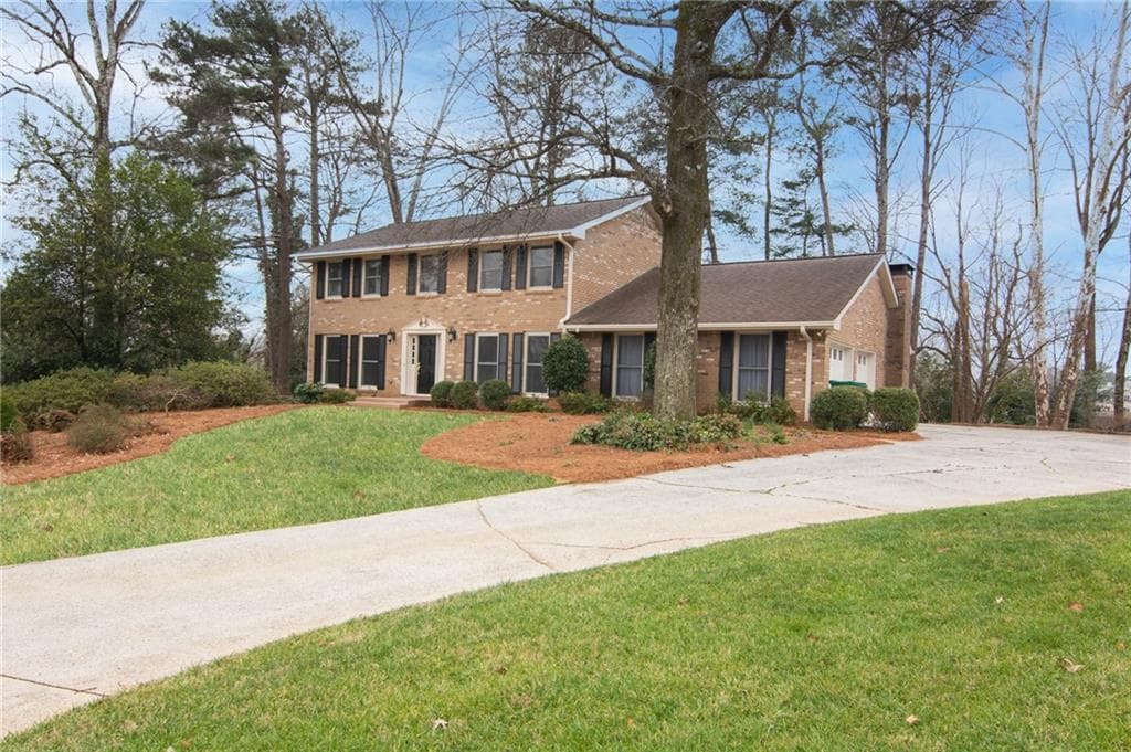 4 bedroom, 3 bathroom, 3,038 sq ft single family residence sold at 326 Autumn Lane, Smyrna, GA 30082
