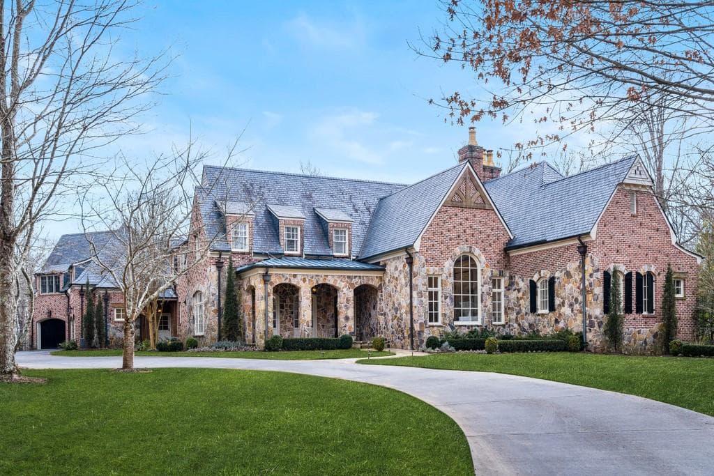 6 bedroom, 8 bathroom, 11,450 sq ft single family residence sold at 70 Old Ridgewood Place, Atlanta, GA 30327