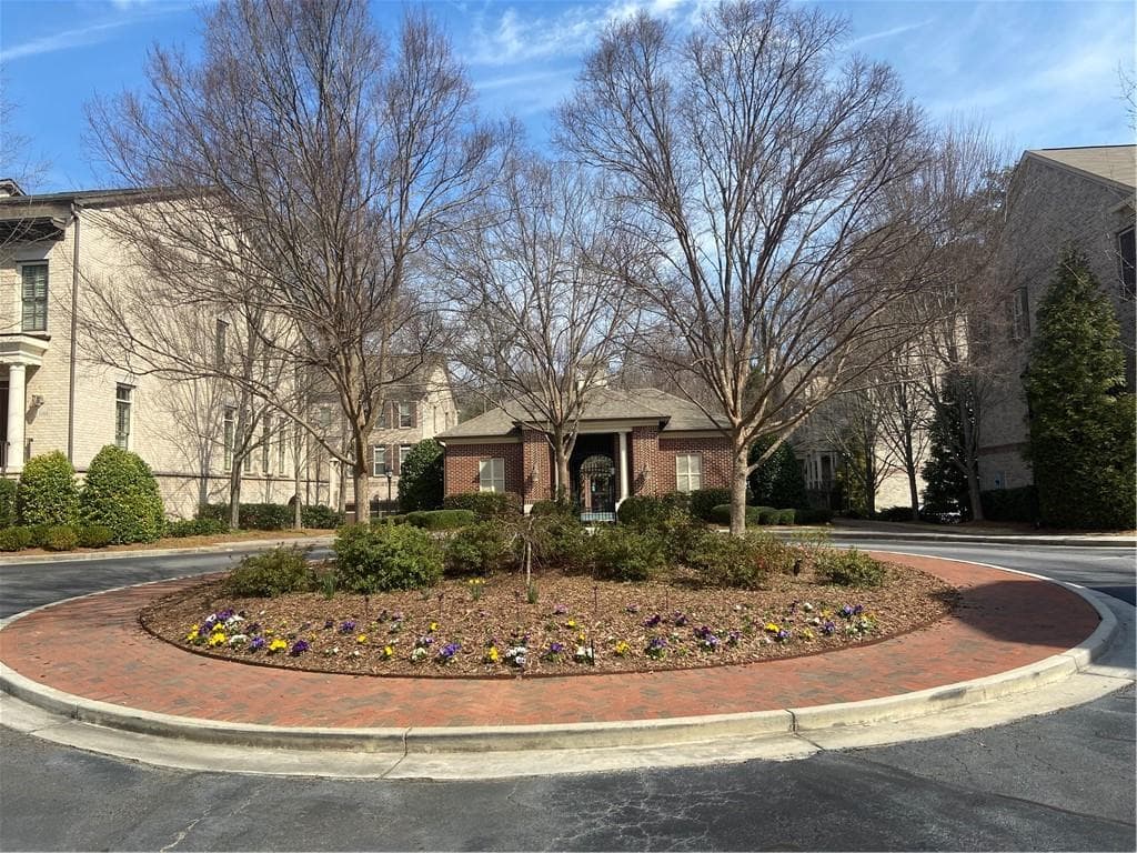 2 bedroom, 2 bathroom, 1,401 sq ft condominium sold at 3635 E Paces Circle 1201, Atlanta, GA 30326